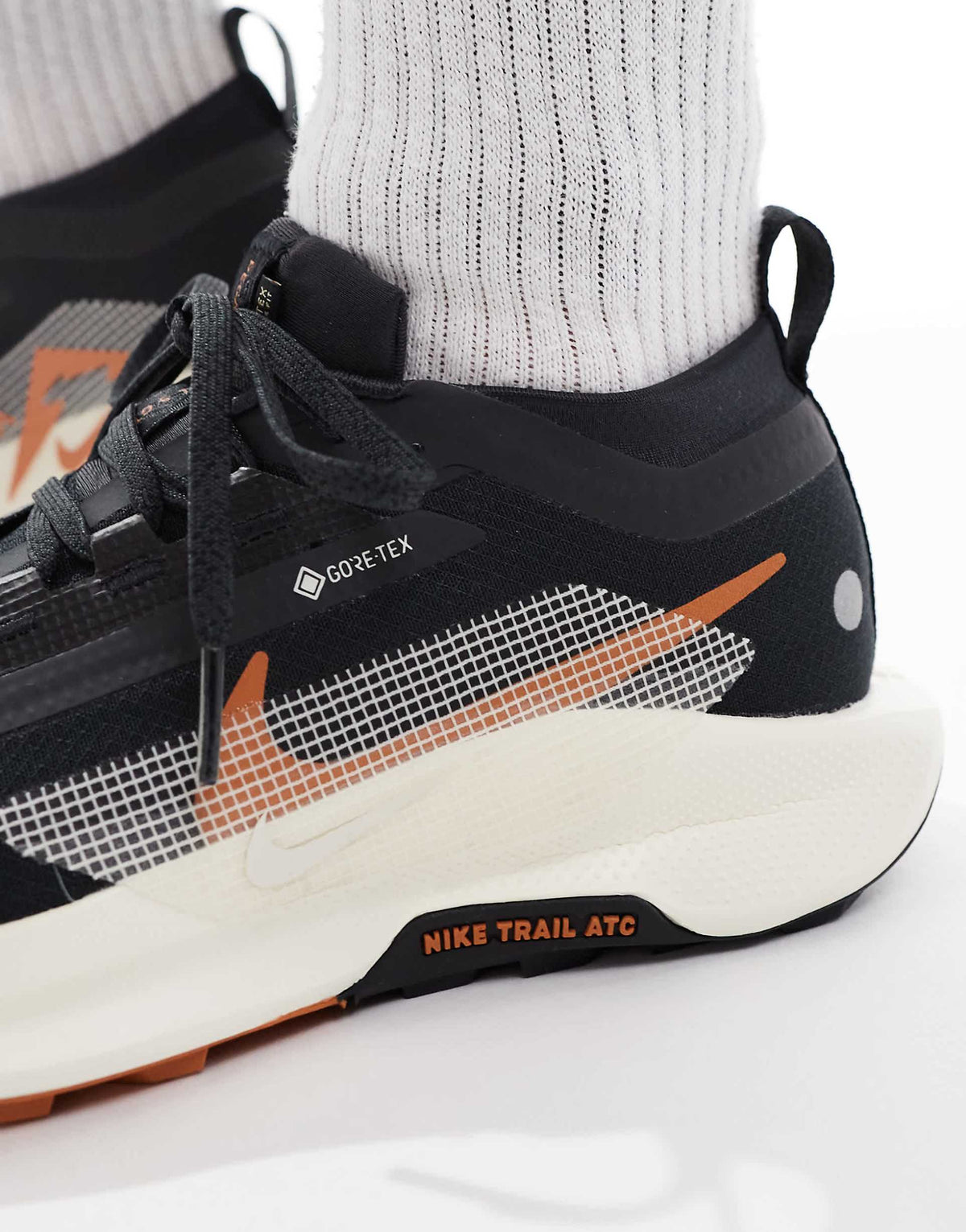 Nike Pegasus Trail 5 GORE-TEX – Sneakers Trail Noir & Orange | Imperméable & Ultra Confort