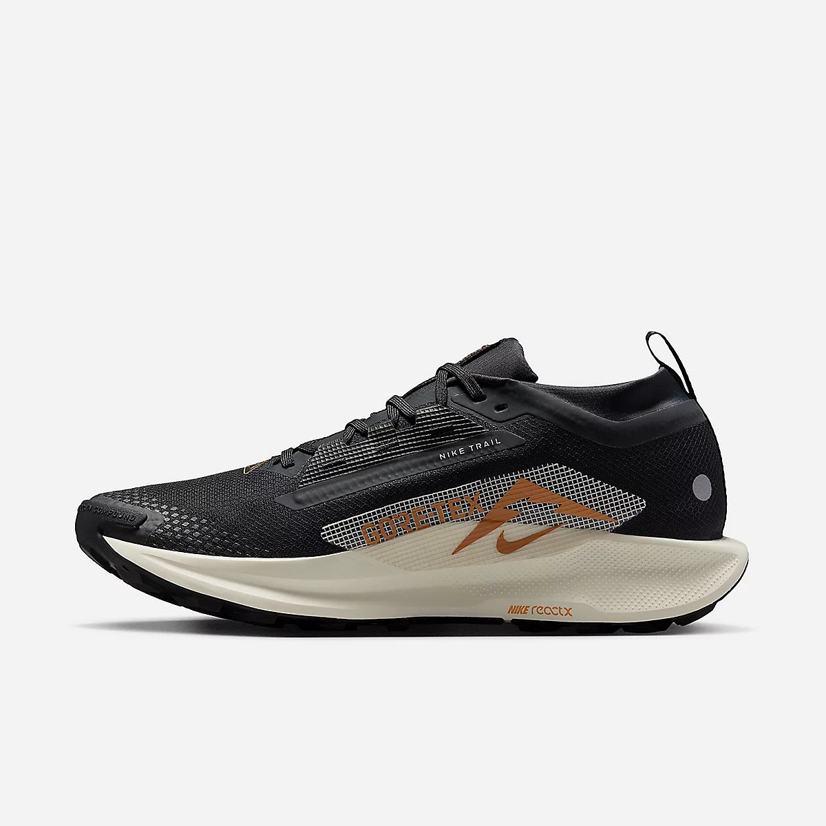 Nike Pegasus Trail 5 GORE-TEX – Sneakers Trail Noir & Orange | Imperméable & Ultra Confort