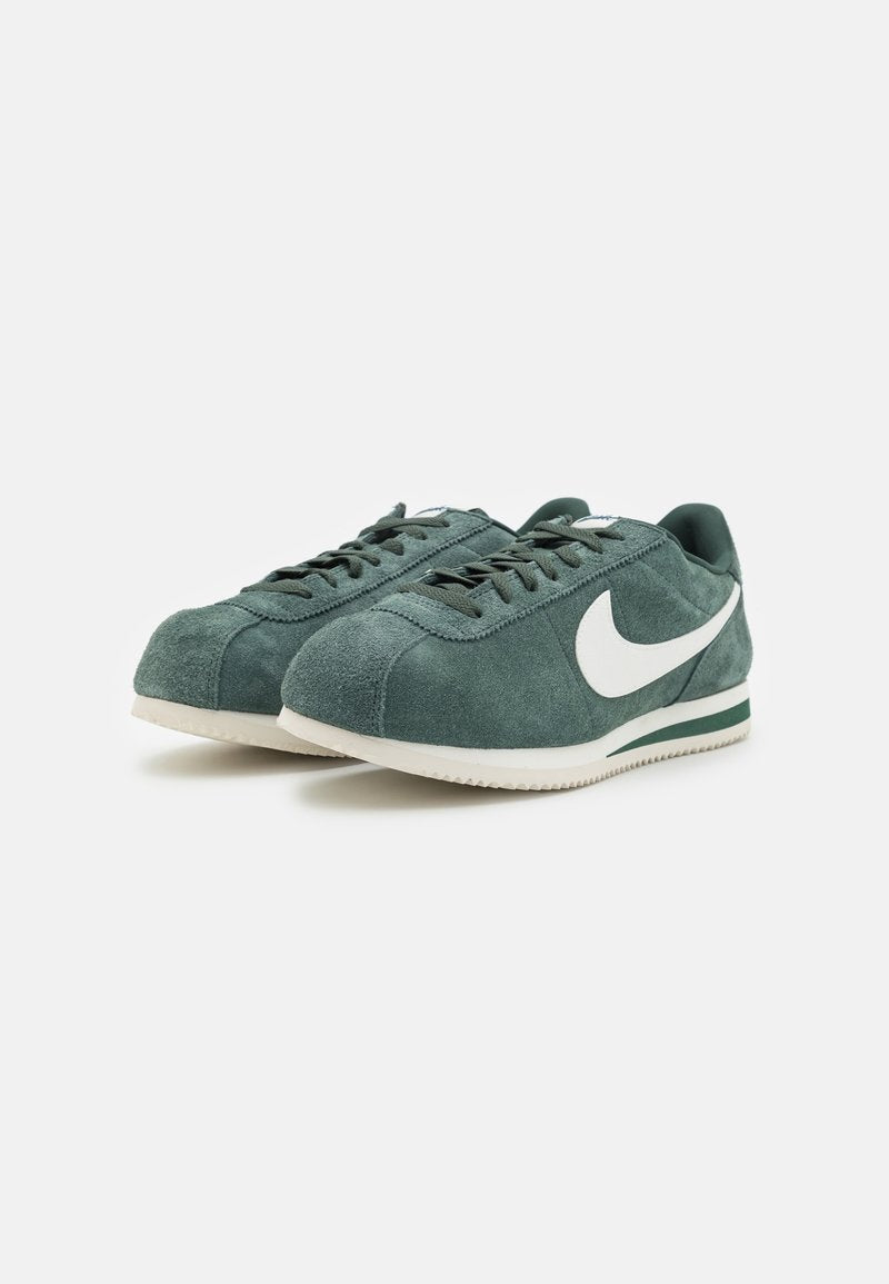 Nike Sportswear Dark Green – Sneakers Premium Vert Foncé | Style Streetwear & Confort Quotidien