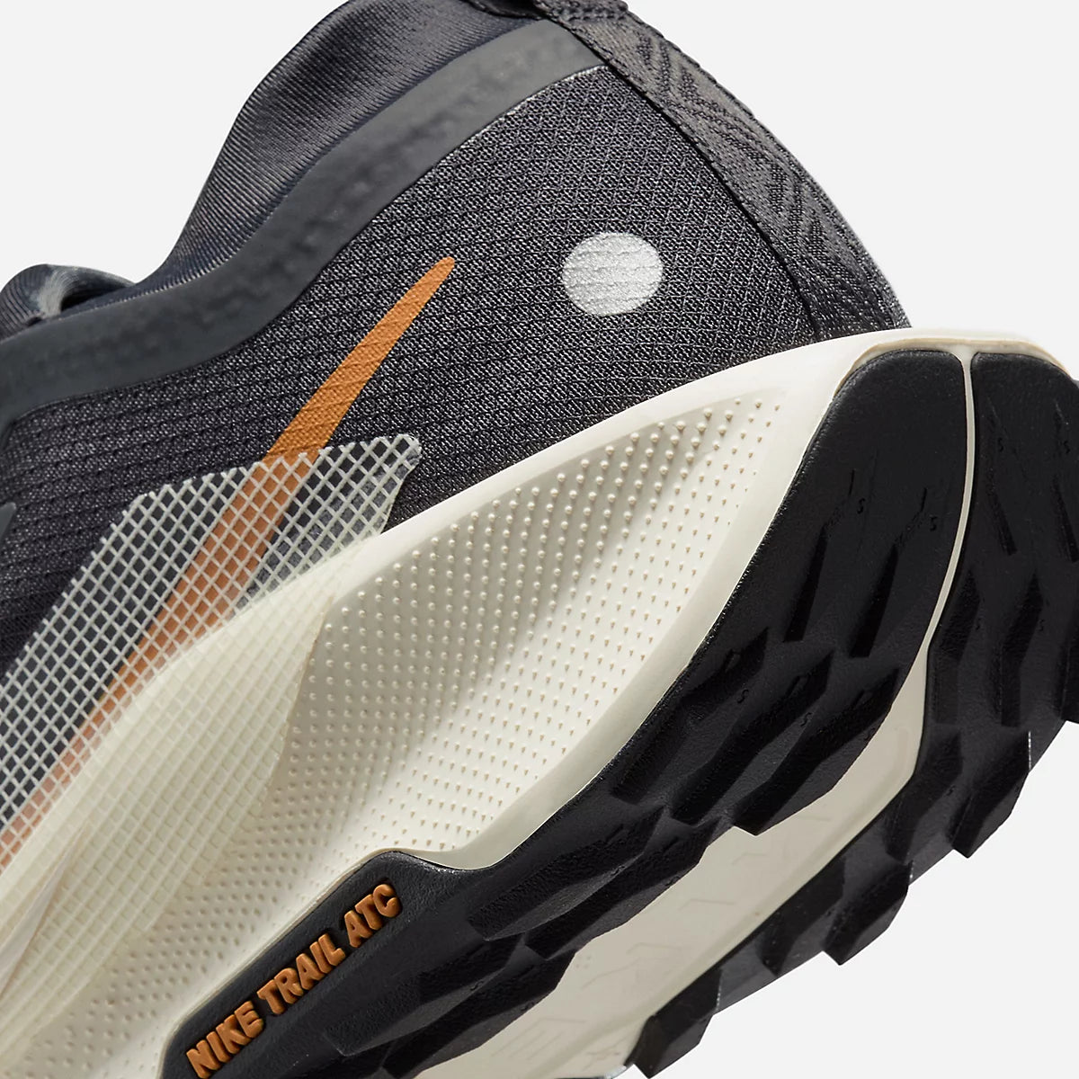 Nike Pegasus Trail 5 GORE-TEX – Sneakers Trail Noir & Orange | Imperméable & Ultra Confort