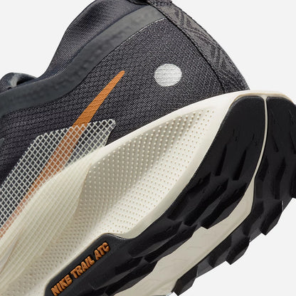 Nike Pegasus Trail 5 GORE-TEX – Sneakers Trail Noir & Orange | Imperméable & Ultra Confort