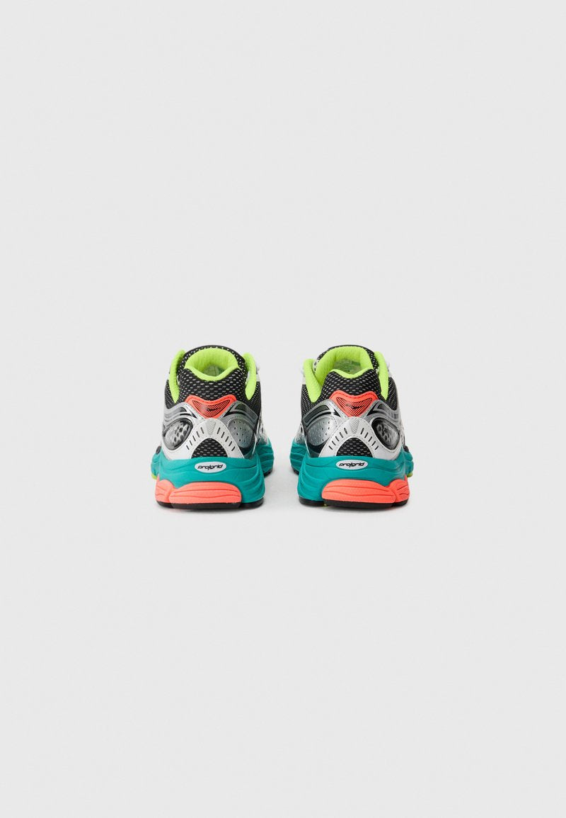 Saucony ProGrid Omni 9 – Sneakers Premium Silver Mutant | Confort & Style Y2K Unisexe