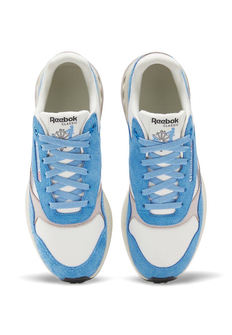 Reebok ERS World – Sneakers Premium Bleu, Gris & Blanc | Style Rétro Running Unisexe