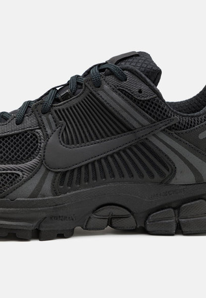 Nike Zoom Vomero 5 – Sneakers Premium Triple Black