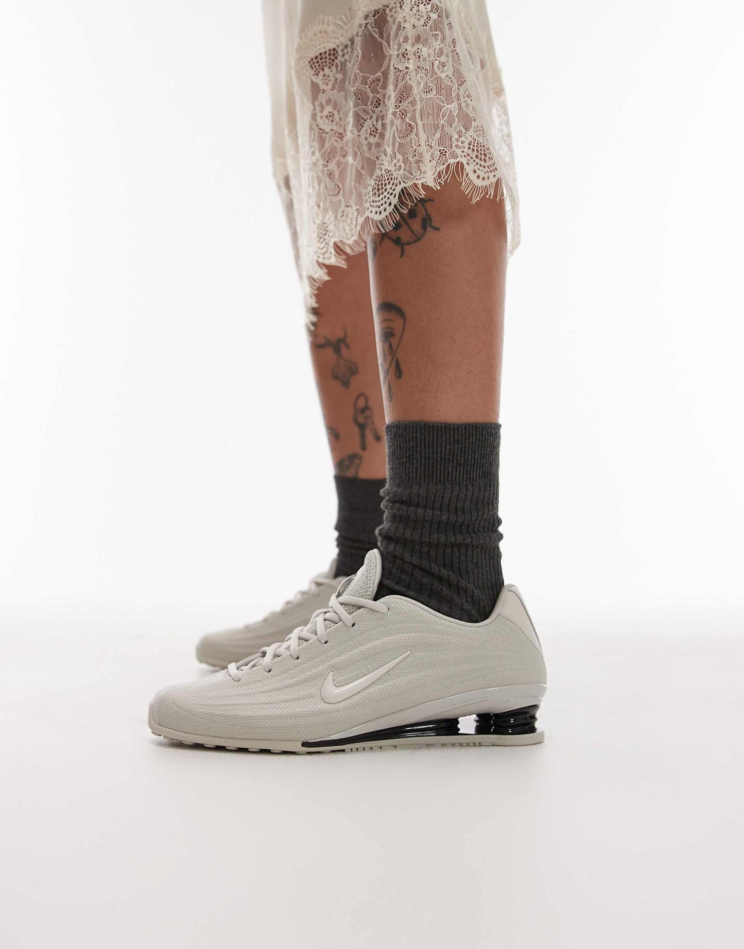 Nike Shox Z – Sneakers Premium Beige | Style Rétro & Amorti Iconique Homme/Femme