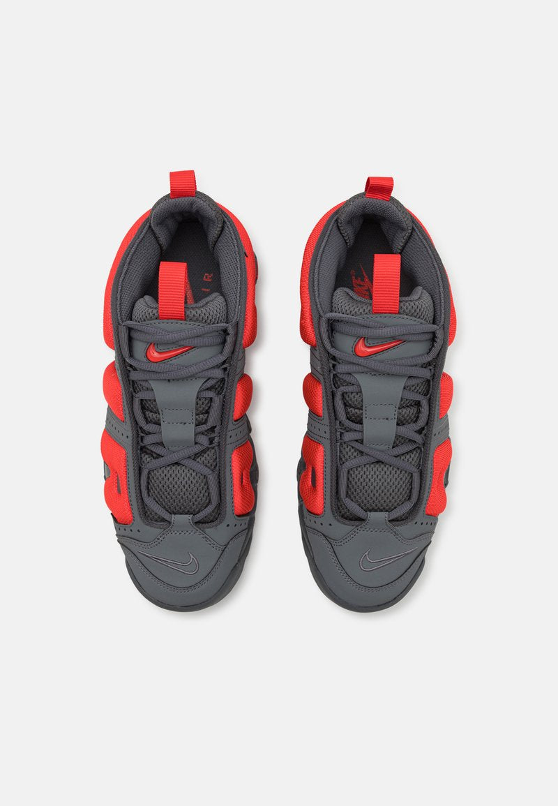 Nike Air More Uptempo Low – Sneakers Premium Gris Foncé, Rouge Crimson & Argent Métallisé | Style Basketball Iconique